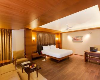 Hotel Cosmopolitan Ahmedabad - Ahmedabad - Bedroom