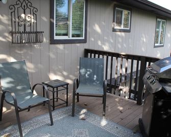 Virginia's Guest House- 4 bedroom home on a quiet corner lot in West Greeley - Greeley - Patio