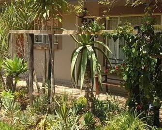 Country Blue Luxury Guest House - Polokwane - Venkovní prostory
