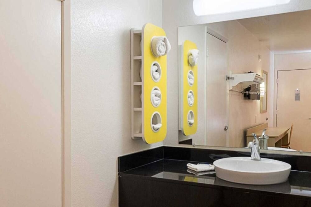 Motel 6-Mcallen, Tx - McAllen - Bathroom