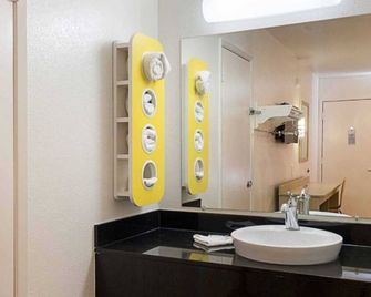 Motel 6-Mcallen, Tx - מק'אלן - חדר רחצה