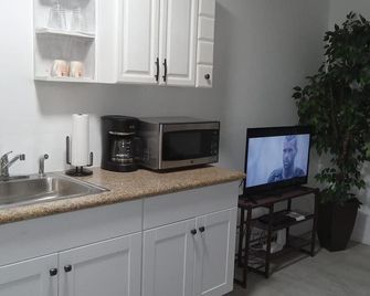 Lovely 1-bedroom island getaway apartment with AC in George Town Exuma Bahamas - Moss Town - Cocina