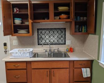 Apt A Jack's Joints on the River - Dundee - Kitchen