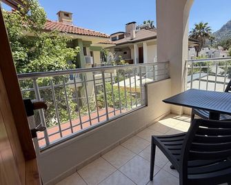Arya Apart - Icmeler - Balkon
