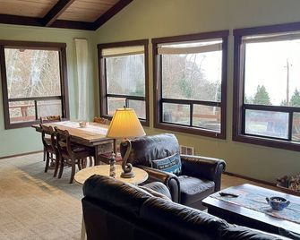 Seastar Cottage - West Side View 99 Specials - Camano Island - Living room