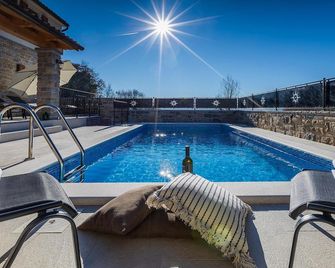 Villa Poji - Buzet - Piscina