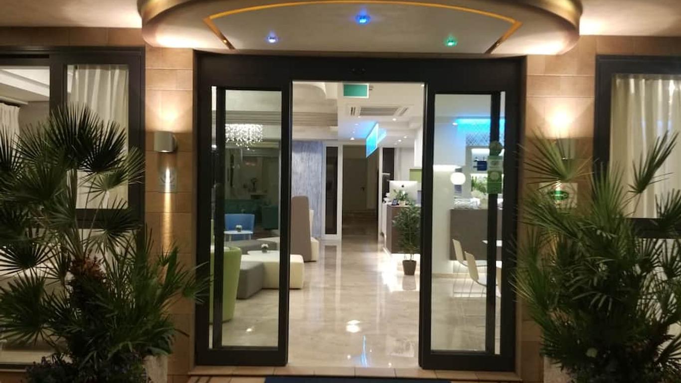 โรงแรมอะเดเล