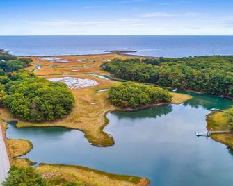 600' Of Waterfront Chauncey Creek House, Fenced Yard, Office, Walk To The Beach - Kittery - Outdoors view