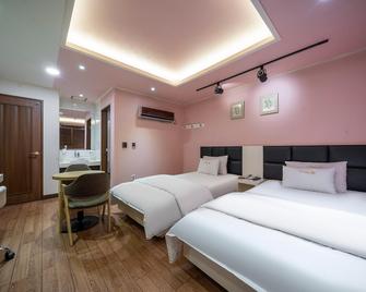 Bluemore Motel - Gyeongju - Bedroom