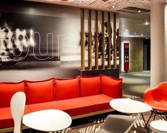 Ibis Honfleur - הונפלואור - טרקלין