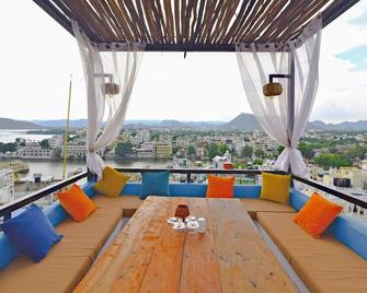 Hotel Udai Niwas - By The Lake - Udaipur - Balcón