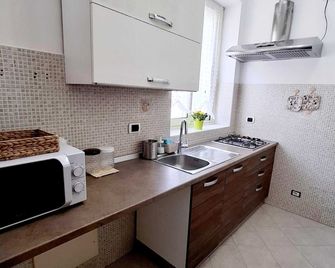 DOMUS NICOLAUS in the heart of Apulia a stone's throw from the crystal clear sea - Giovinazzo - Küche