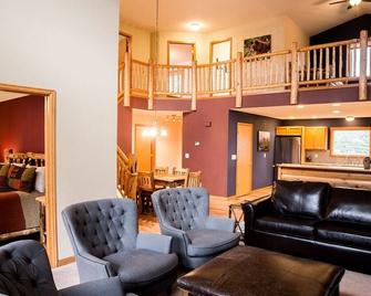 Sunset Ridge Condo Virginia Home â Luxurious 3 Bedroom, 2 Bath 3 Townhouse - #3106 by RedAwning - Estes Park - Living room