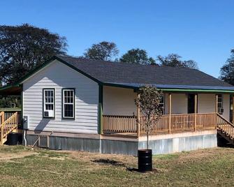 3BR 2Bth house, 1 pet free 2nd pet considered for fee 7 min to d'town Memphis - West Memphis - Building