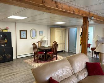 The Cozy Pine, where your Grand Marais Retreat Begins! - Grand Marais - Comedor