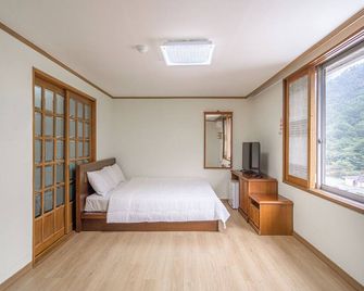 Donghae Wolsan Artman Pension - Donghae - Ložnice