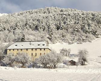 Mountain Charming Apartment - Saint-Pons - Edificio