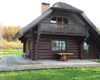Klintskalni 1 - Beautiful small house on the beach - Tūja - Building