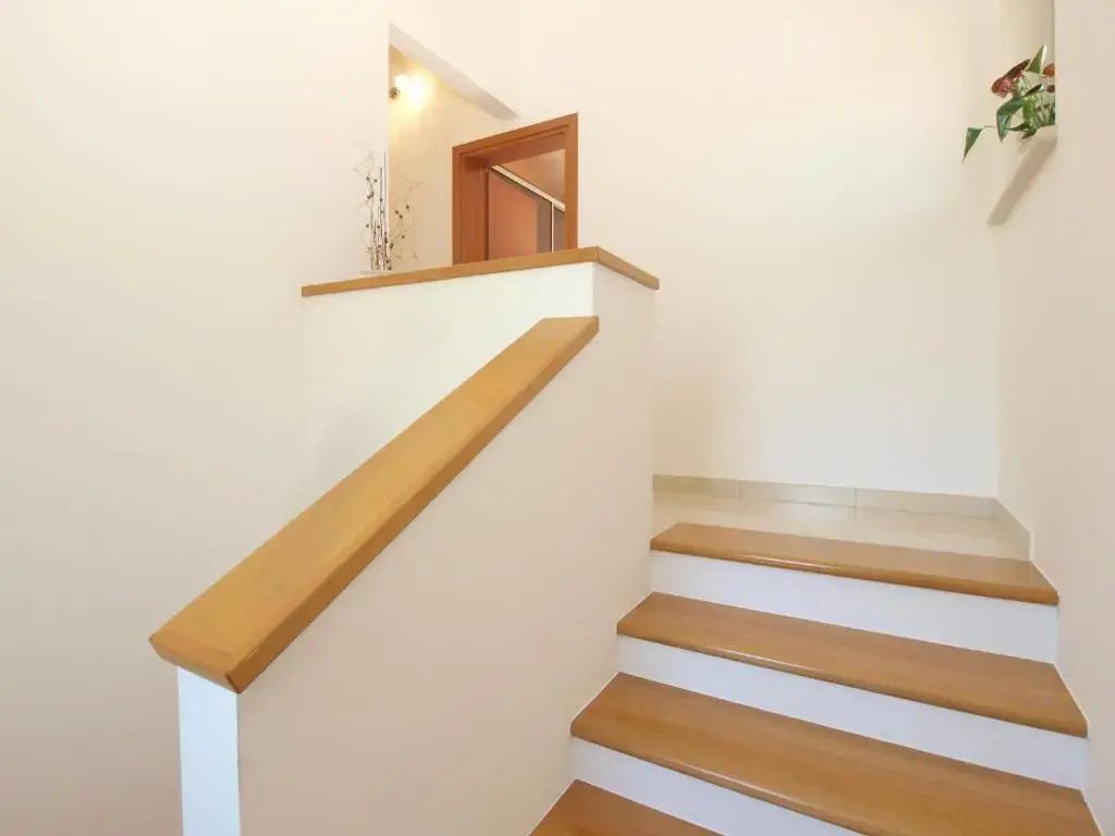 House Brigita 1762 - פורץ' - מדרגות
