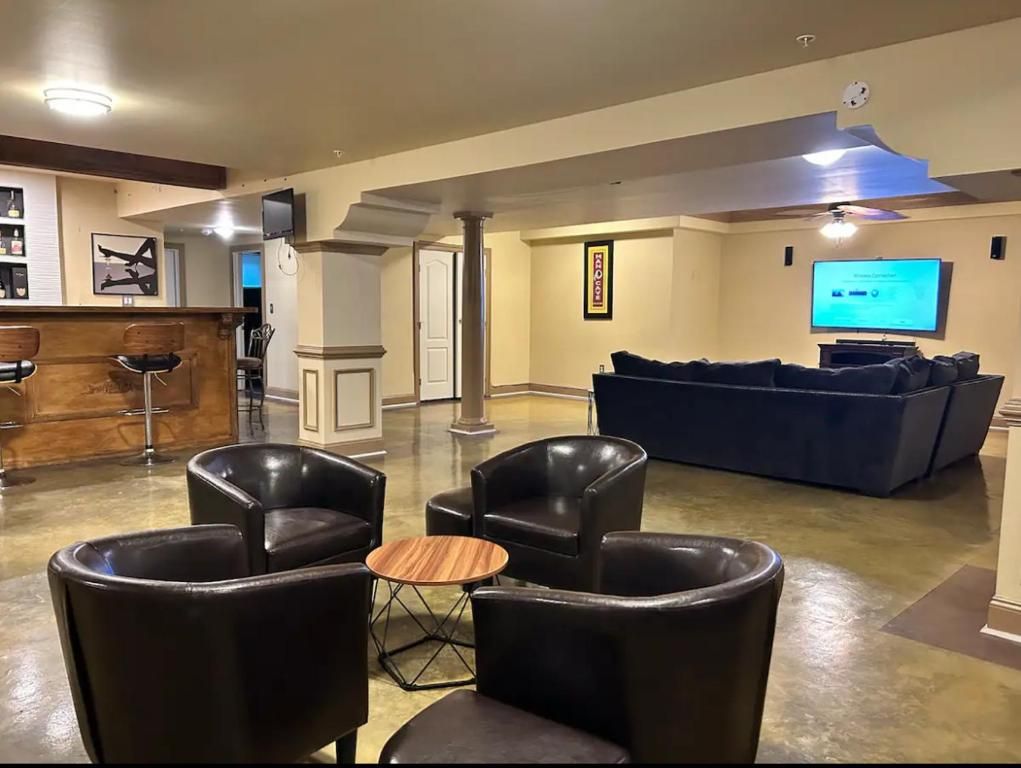 Luxury Bnb Guest Suite With Movie Theate