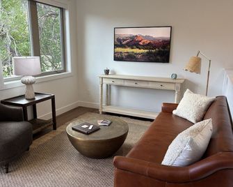 Paintbrush Cottage at Zion - Springdale - Living room