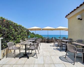Cap Riviera - Fréjus - Innenhof