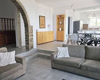 Villa Mare Azul - Luxury Beachfront Retreat in Hanioti, Halkidiki, Greece - Chaniotis - Sala de estar