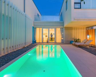 Boutique Pool Villa Namib - Jeju - Pool