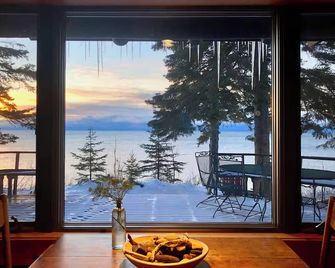 Storybook Northwoods Log Cabin on Lake Superior between Lutsen and Grand Marais - Lutsen - Balcony