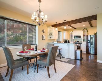 Z Ranch - Modern French Country Style With Stunning Views - Atascadero - Dining room