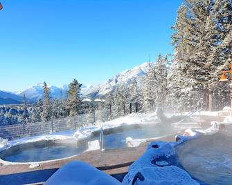 Spacious Mountain Getaway | Hot Pools Access! - Banff