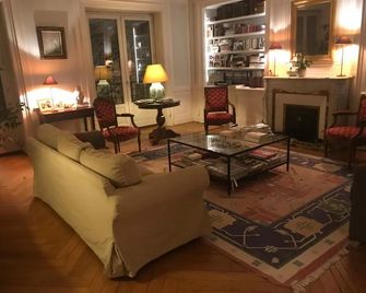 Berges du Rhône/ Chambre avec balcon - 里昂 - 客廳