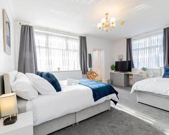 Rising Sun Hotel - Newport - Schlafzimmer