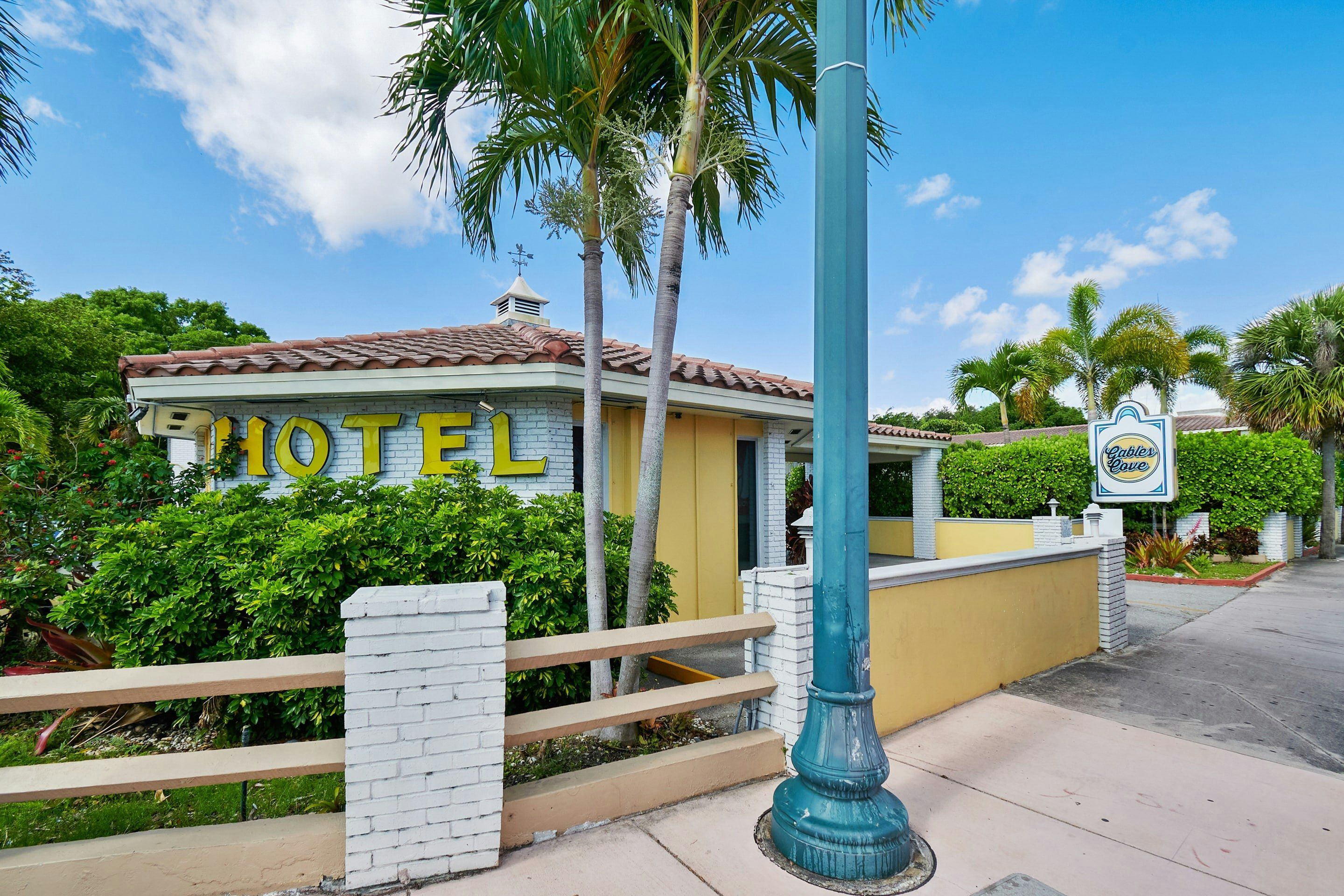 OYO Hotel Coral Gables - Miami Airport - Coral Gables - Building