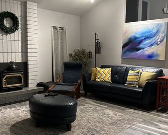 Mid Century Modern Home Pet Friendly with Beautiful Backyard - Citrus Heights - Sala de estar