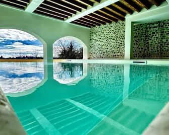 Relais Corte Baruzzo - Volta Mantovana - Pool