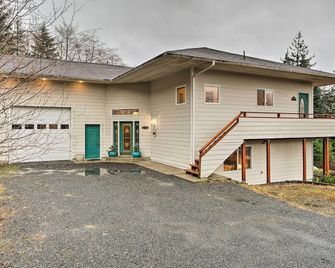 Ketchikan Home Bay Views, half Mi to Hiking Trails - Ketchikan - Budova