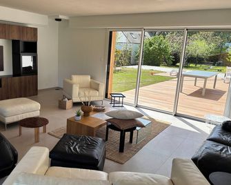 Ile de Berder à Pied et Très Beau Verger Dans un Parc Clos - Larmor-Baden - Living room