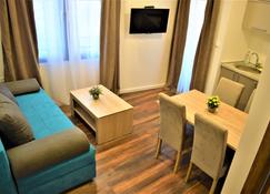 Martinovic Rooms - Budva - Sala de estar