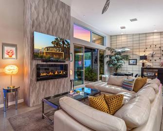 3 Bed, 3 Bath, Modernist Construction With Amazing Backyard Playground - Palm Springs - Living room