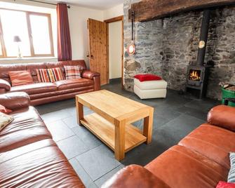 Maestyddyn Farm House - Ратін - Вітальня