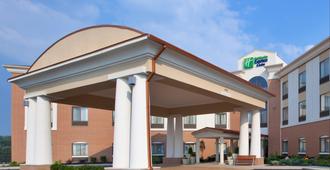 Holiday Inn Express & Suites Akron Regional Airport Area - Akron
