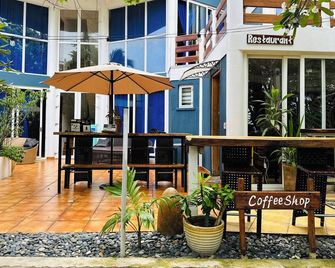 Aissatou Beach Resort - בורקאי - מסעדה