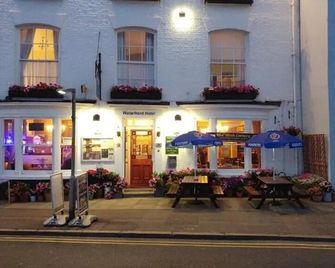 Waterfront Hotel - Deal - Будівля