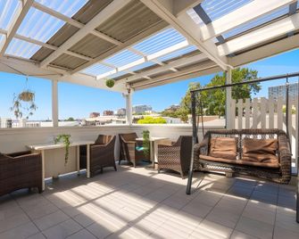 Cozy M Hotel - Sydney - Balkon