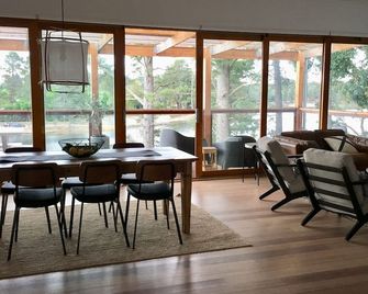 The Lakehouse Beechworth- Absolute Lake Frontage - Beechworth - Restaurant