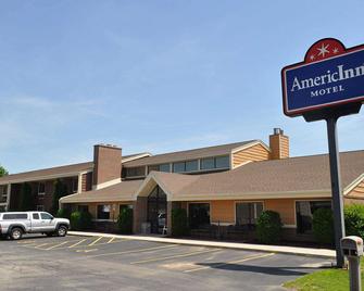 AmericInn by Wyndham Plymouth - Plymouth - Gebäude