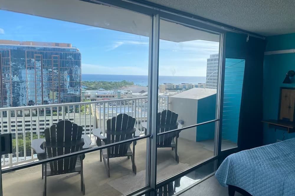 The Jetsons Sunset Penthouse - Iconic Birds Nest - Urban Retreat Honolulu - הונולולו - מרפסת