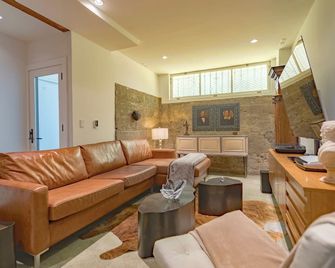 Pvt luxury Boutique Suite with Lush Patio - Historic San Francisco - 99 Walk Score - San Francisco