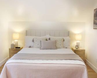 Rt 6 Guest Suite\n\nCharming 2 bedroom apartment near Wellsboro - Mansfield - Bedroom